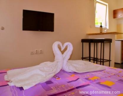 Apartamni Bojanovic Sutomore, private accommodation in city Sutomore, Montenegro