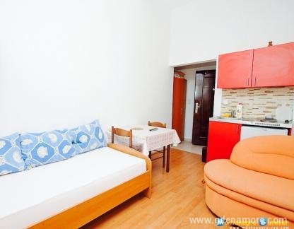 Apartmani Kosta, privatni smeštaj u mestu Šušanj, Crna Gora