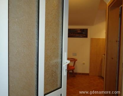 Apartmanski smještaj Nebeskog ognjišta, частни квартири в града Herceg Novi, Черна Гора