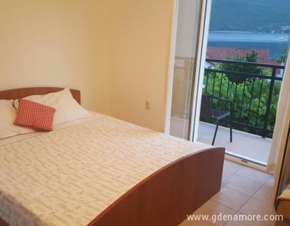 Apartmani Goga, Privatunterkunft im Ort Kumbor, Montenegro