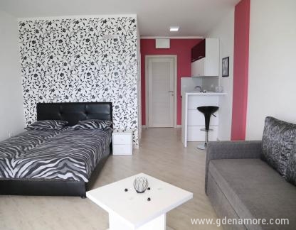 Apartmani Piano, privatni smeštaj u mestu Utjeha, Crna Gora