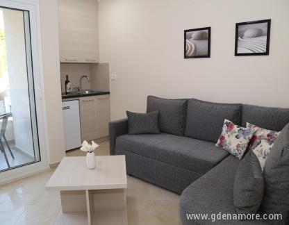 Apartmani Piano, private accommodation in city Utjeha, Montenegro