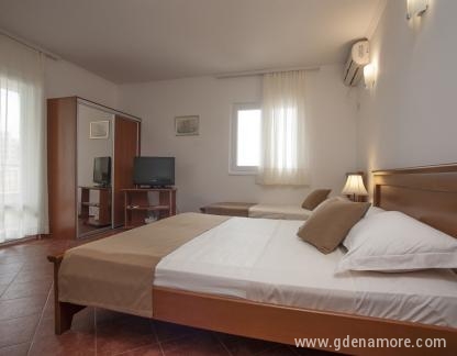 Guest House Medin , logement privé à Petrovac, Monténégro