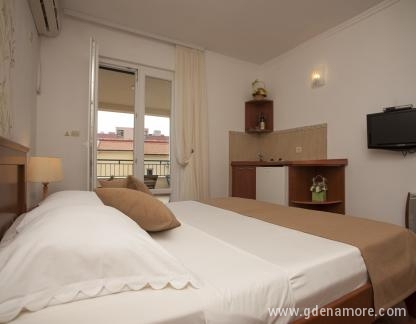 Guest House Medin , alloggi privati a Petrovac, Montenegro