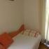 APARTMANI DANICA I MILN, , zasebne nastanitve v mestu Vodice, Hrvaška - DJEČJI POMOĆNI LEŽAJ U SOBI