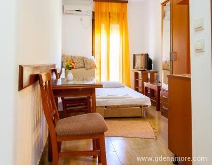 Apartmani Villa MIlica, privatni smeštaj u mestu Djenović, Crna Gora - dnevni boravak