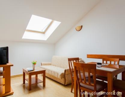Apartmani Villa MIlica, Частный сектор жилья Дженовичи, Черногория - dnevni boravak