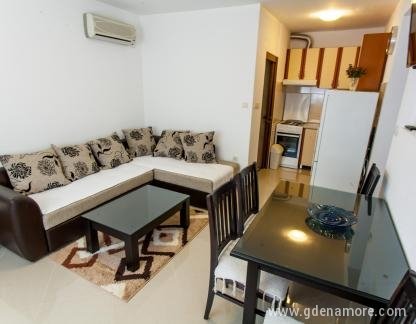 Apartmani Villa MIlica, Частный сектор жилья Дженовичи, Черногория - dnevni boravak 1