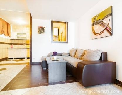 Vila Popovic Apartmani, privatni smeštaj u mestu Orahovac, Crna Gora