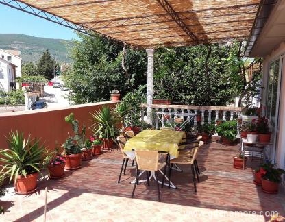 IZDAJEM APARTMANE I SOBE U IGALU !!!, Privatunterkunft im Ort Igalo, Montenegro