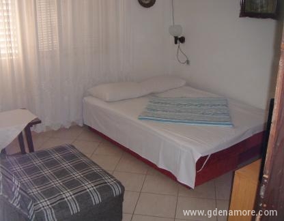 APARTMANI ČINČI, alloggi privati a Tivat, Montenegro