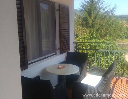 Apartmani-Lastva-Jaz, alloggi privati a Budva, Montenegro