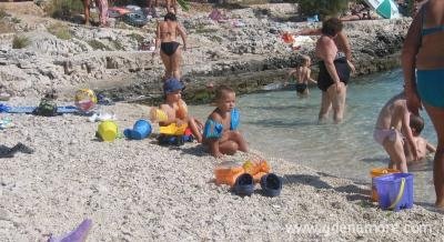 Apartmani Meri, Privatunterkunft im Ort Okrug Gornji, Kroatien