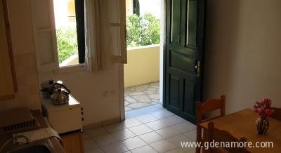 BEACH FRONT SALVANOS, Privatunterkunft im Ort Corfu, Griechenland