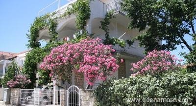 Apartmani Milka, Privatunterkunft im Ort Vodice, Kroatien