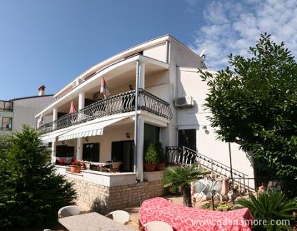Apartmani Villa Gordana, private accommodation in city Pula, Croatia