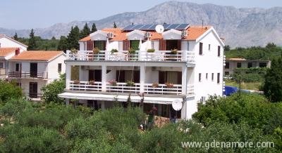 Apartmani IDA, Privatunterkunft im Ort Sućuraj, Kroatien