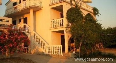 Apartments Nena, Privatunterkunft im Ort Novalja, Kroatien