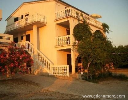 Apartments Nena, Magán szállás a községben Novalja, Horv&aacute;torsz&aacute;g - house exterior