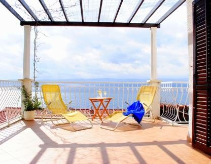 Villa Smilja, частни квартири в града Omi&scaron;, Хърватия