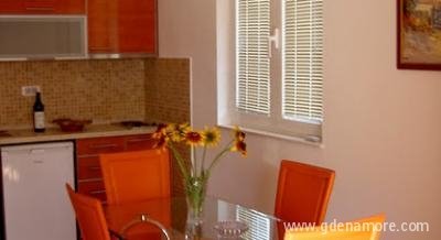 DMM Apartmani, Privatunterkunft im Ort Tivat, Montenegro