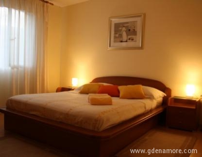 Apartmani, частни квартири в града Trogir, Хърватия