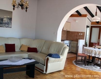 Apartmani Vodice, Частный сектор жилья Водице, Хорватия - Dnevna soba stana na II spratu