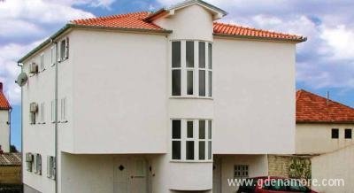 Apartmani Jadranka, Privatunterkunft im Ort Pakoštane, Kroatien