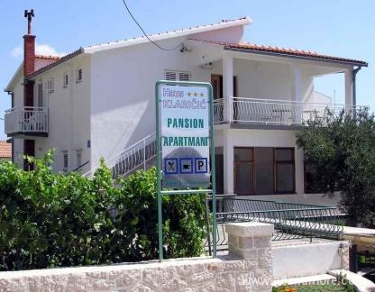 Apartmeni Klaričić, Privatunterkunft im Ort Živogo&scaron;će, Kroatien - Kuća