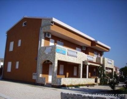 Apartmani Kovačić, alloggi privati a Vrsi Mulo, Croazia