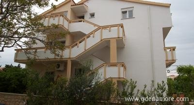 Apartman Junakovic, Privatunterkunft im Ort Novalja, Kroatien