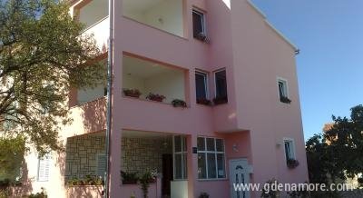 Apartmani VILLA KORINA, Privatunterkunft im Ort Brodarica, Kroatien