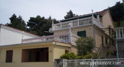 Apartmani 7 m od mora za 8 osoba, Privatunterkunft im Ort Grebaštica, Kroatien