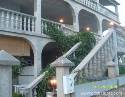 Apartmani Tomić, Privatunterkunft im Ort Vodice, Kroatien - Ulaz u apartman 