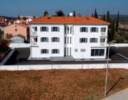 APARTMENTS KIMI, alloggi privati a Rovinj, Croazia - kuča