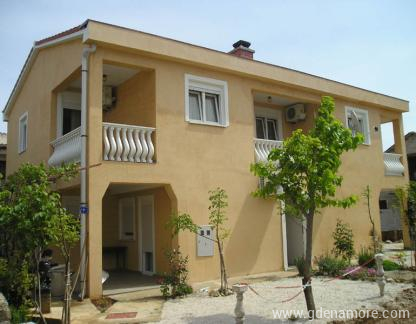 Apartmani Katarina, Частный сектор жилья Вир, Хорватия - kuca