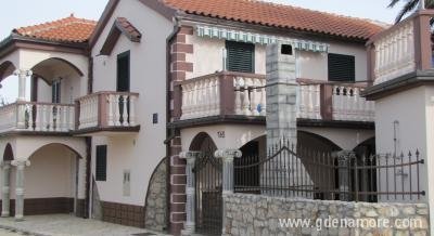 Apartmani Liljana Ledinko, Privatunterkunft im Ort Privlaka, Kroatien