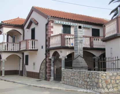 Apartmani Liljana Ledinko, Privatunterkunft im Ort Privlaka, Kroatien