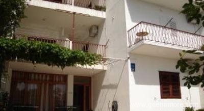 Apartmani Čović, Privatunterkunft im Ort Tučepi, Kroatien