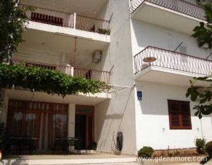 Apartmani Čović, Privatunterkunft im Ort Tučepi, Kroatien - iZGLED KUĆE