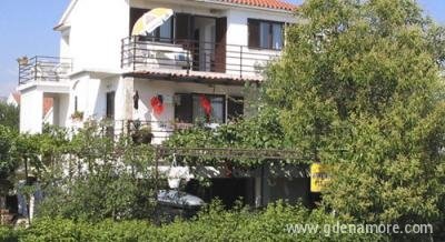 Appartments VIKTOR, Privatunterkunft im Ort Rogoznica, Kroatien