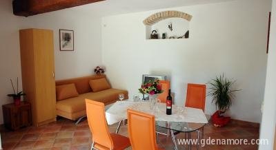 Apartmani Obala Bol, Privatunterkunft im Ort Bol, Kroatien