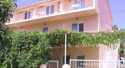 Apartmani SOKO, Privatunterkunft im Ort Trpanj, Kroatien