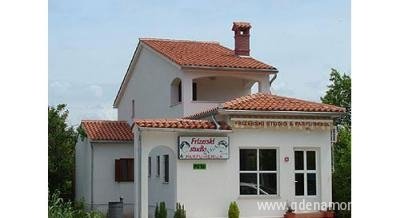 Apartmani Marina, Privatunterkunft im Ort Fažana, Kroatien