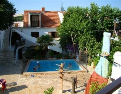 Dvor Maraca apartments, alloggi privati a Tisno, Croazia - dvor maraca