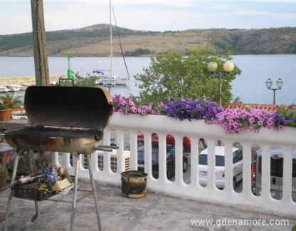 ADRIA ROOMS, Privatunterkunft im Ort Posedarje, Kroatien - TERASA