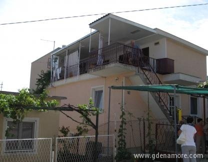 Privatni smestaj, logement privé à Sutomore, Mont&eacute;n&eacute;gro