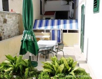 Apartmani Regina Centar, alloggi privati a Bol, Croazia
