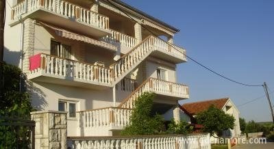 Apartmani Brković, Privatunterkunft im Ort Sukošan, Kroatien