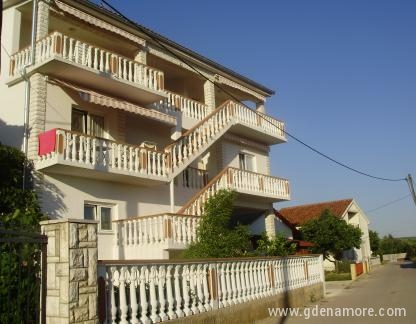 Apartmani Brković, частни квартири в града Suko&scaron;an, Хърватия - Kuća izvana